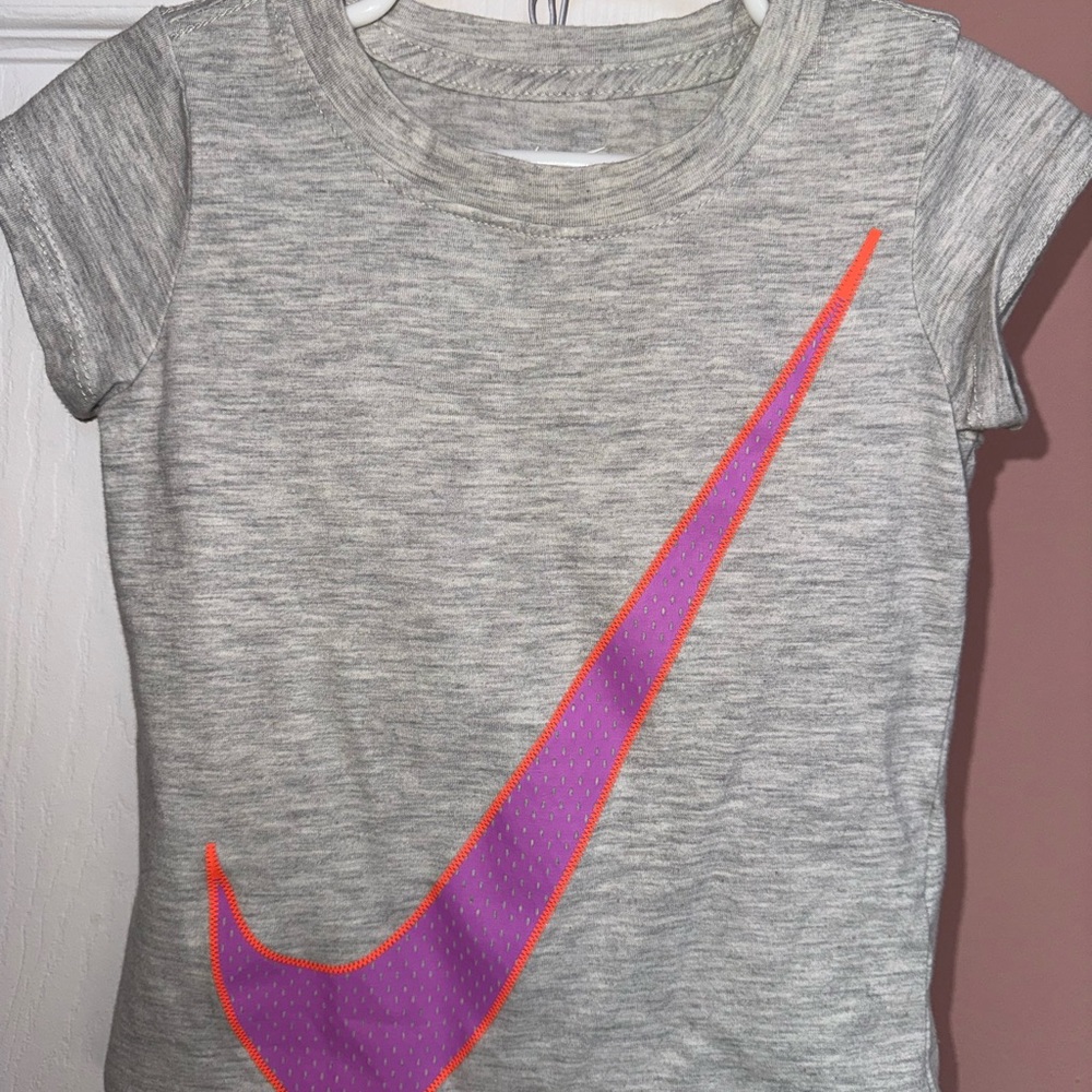 Nike Kids Heather Gray Tee with Vibrant Swoosh